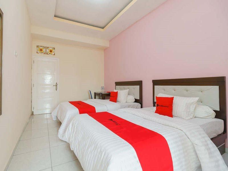 Hotel Reddoorz Syariah Near Simpang Sekip Palembang Exterior foto