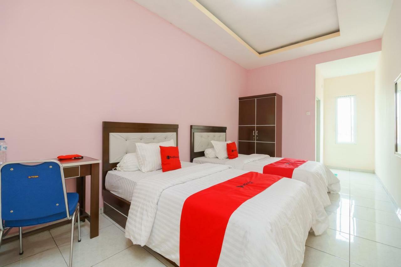 Hotel Reddoorz Syariah Near Simpang Sekip Palembang Exterior foto
