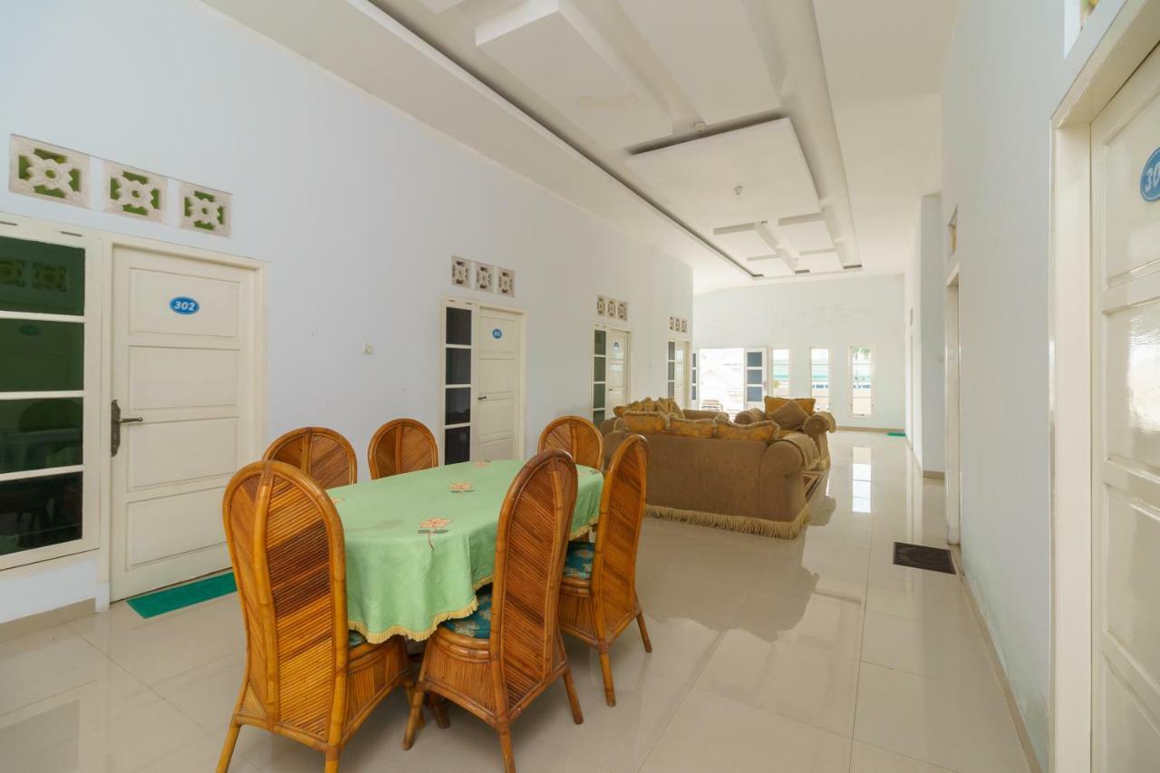 Hotel Reddoorz Syariah Near Simpang Sekip Palembang Exterior foto