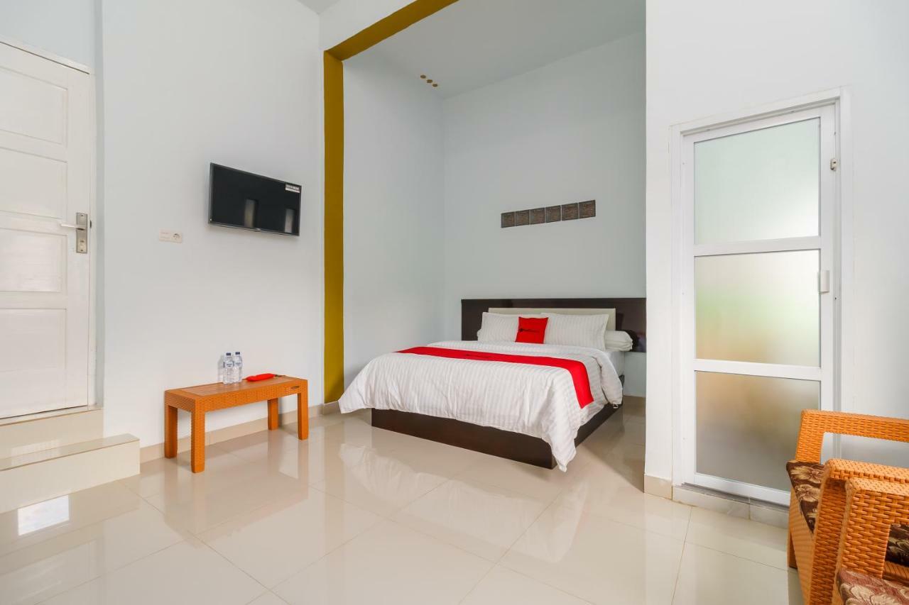 Hotel Reddoorz Syariah Near Simpang Sekip Palembang Exterior foto