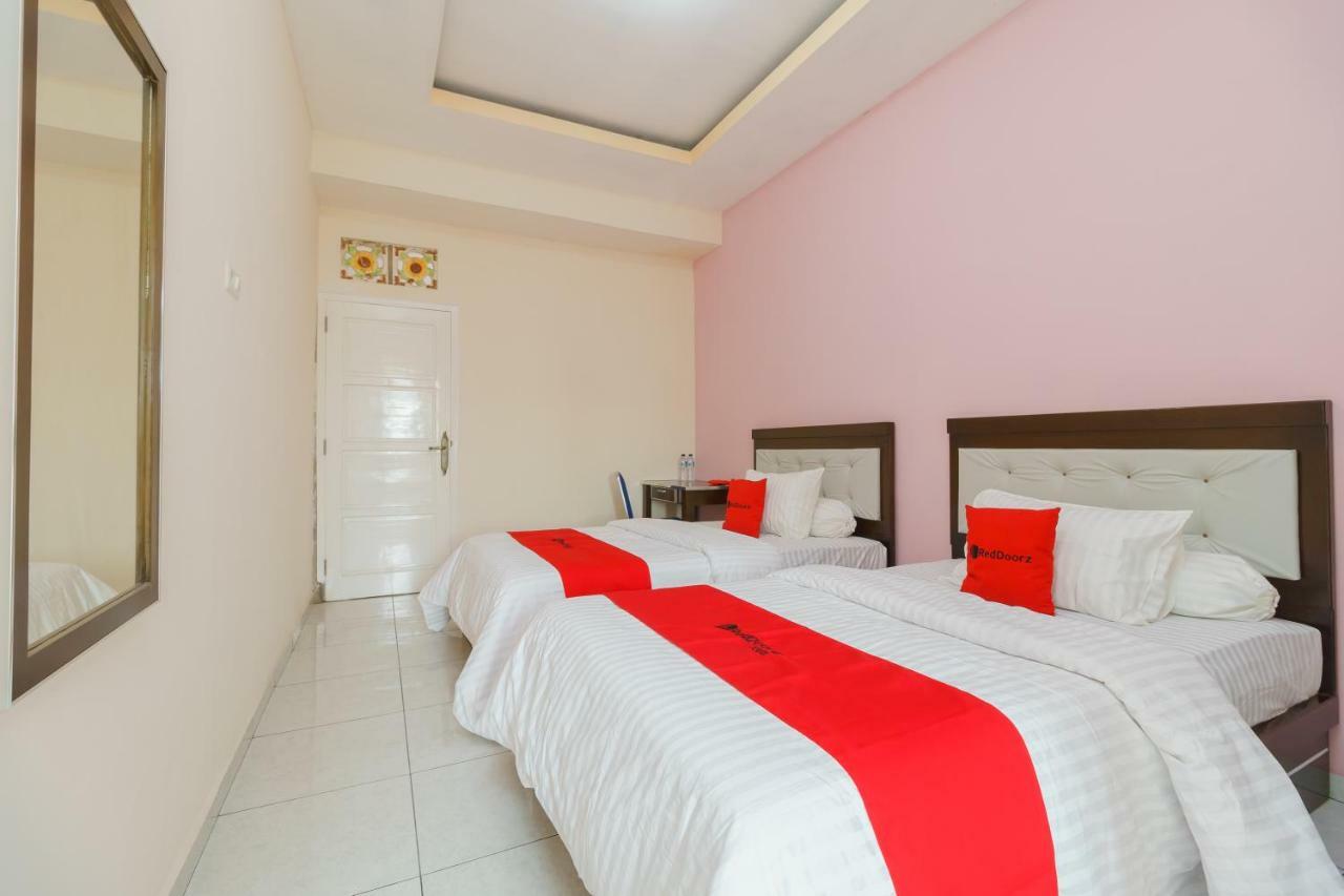 Hotel Reddoorz Syariah Near Simpang Sekip Palembang Exterior foto